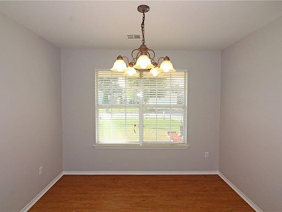 5th image of 40 Cheryl Cir