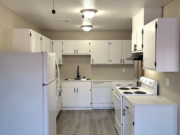 3rd image of 6221 Yerba Ln APT B