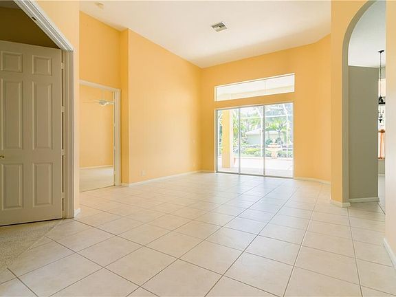 4th image of 2760 SW Glenmoor Way