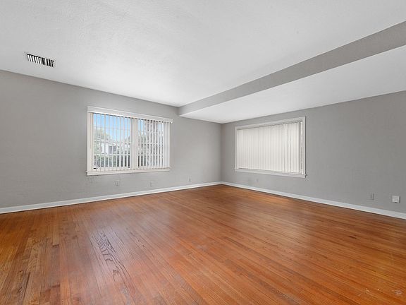 2nd image of 547 Lake Como Cir