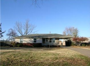 1128 E Walnut St, Cushing, OK 74023