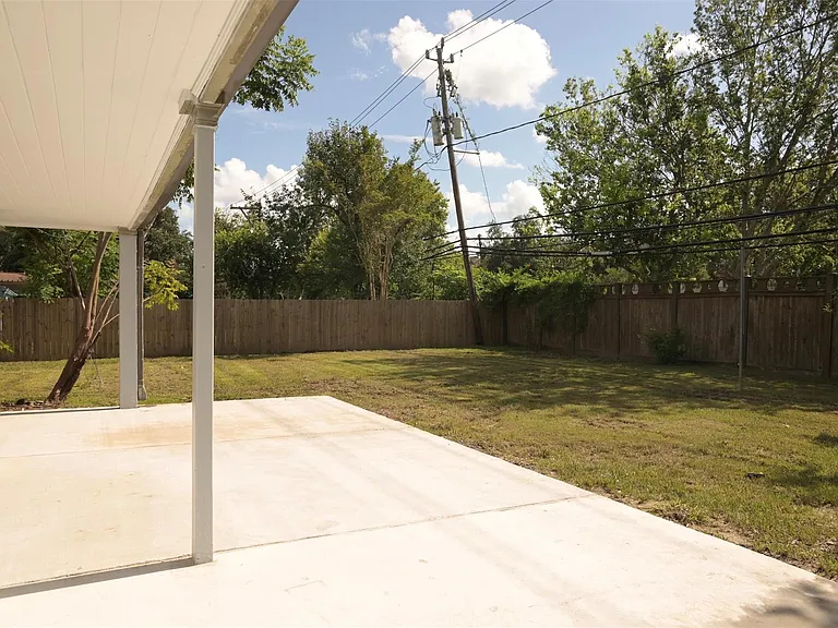 9810 Cliffwood Dr — Photo 39
