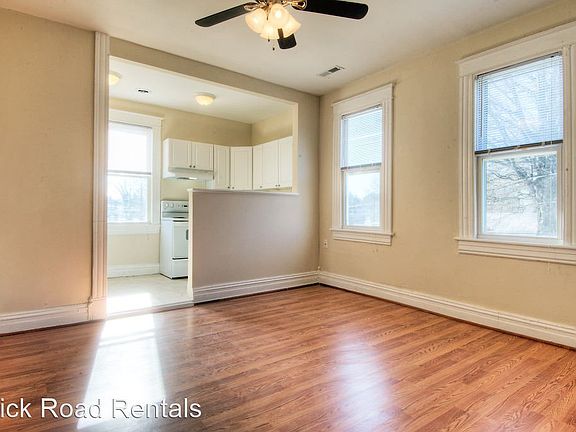 3rd image of 3224 Moody Ave #2