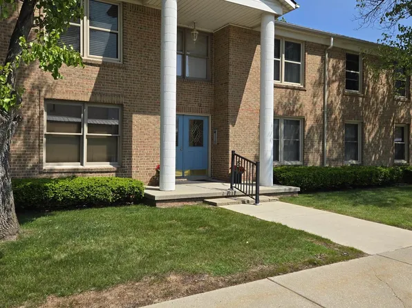 275 Maywood St APT 10, Marysville, MI 48040
