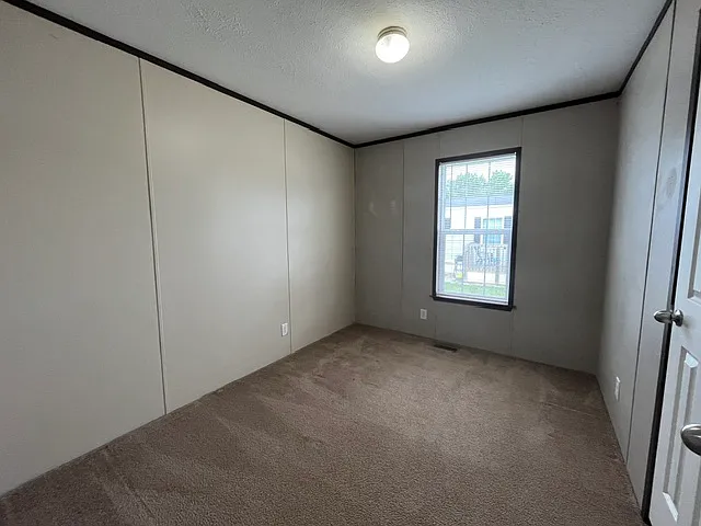 11 Meadows — Photo 30