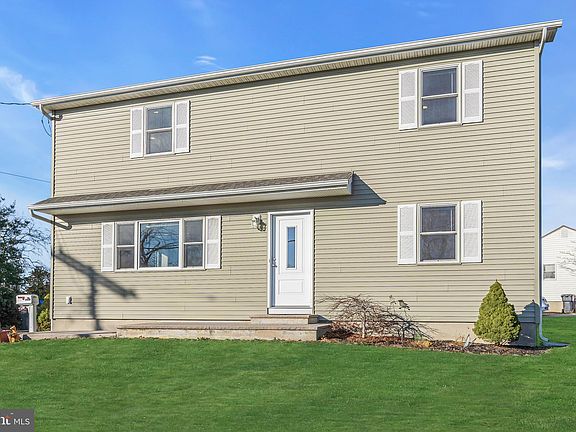 3rd image of 222 Marian St