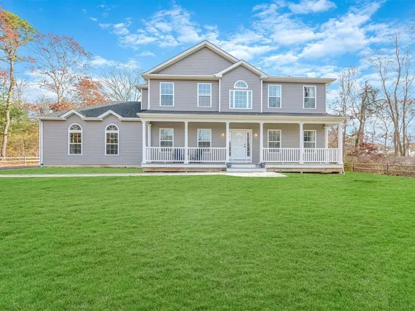 19 Todd Court, Holbrook, NY 11741