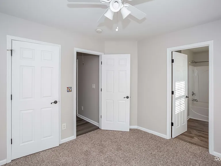 338 Courtland Ct — Photo 8