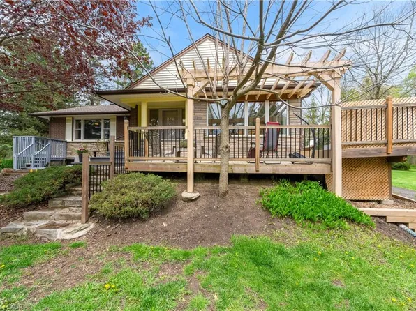 569 Crane Ct, Burlington, ON L7P 4Y8