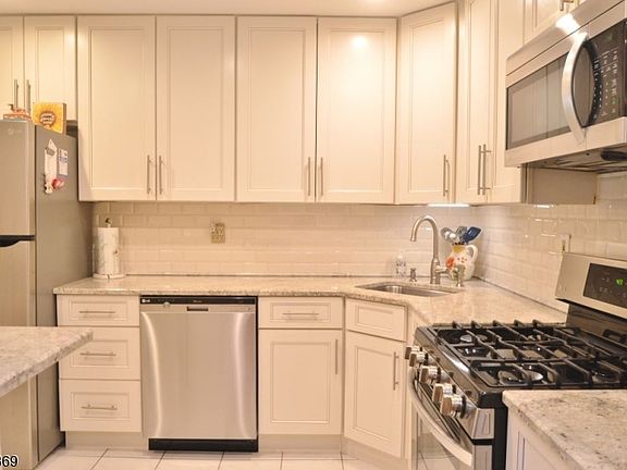 2nd image of 110 Castle Ridge Dr