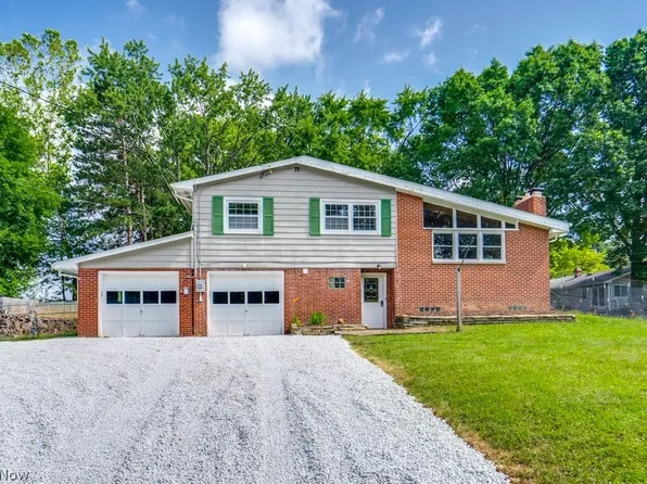 3721 N Sunnyfield Dr, Akron, OH 44321