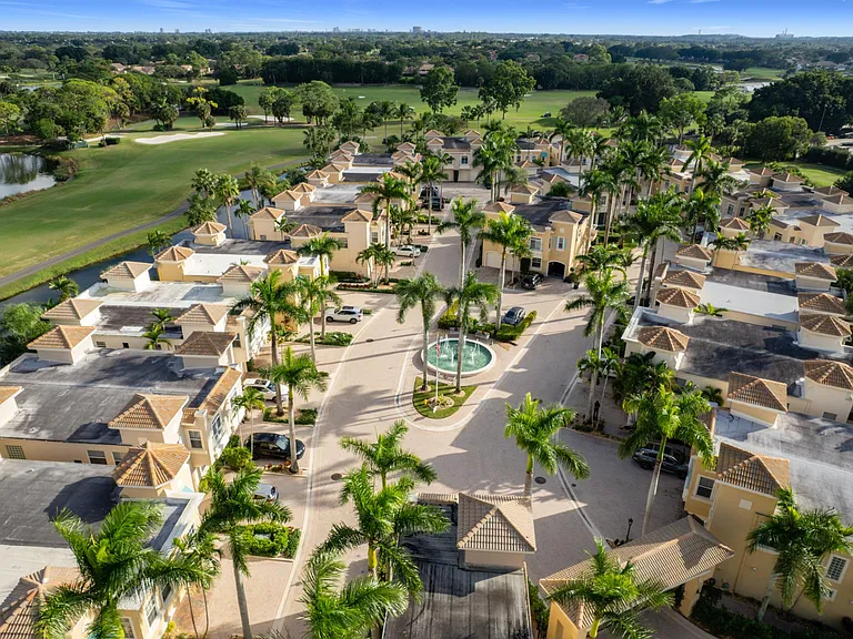 Resort Ln — Photo 33