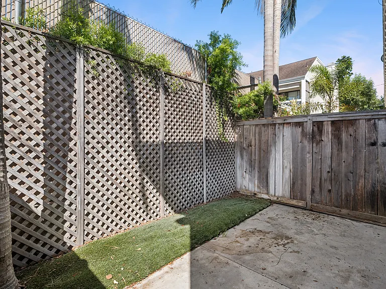 2550 Elden Ave #B — Photo 23