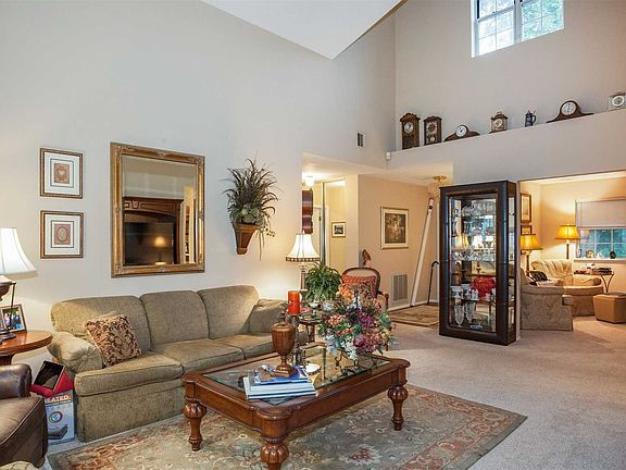 5th image of 1 Turnberry Ct