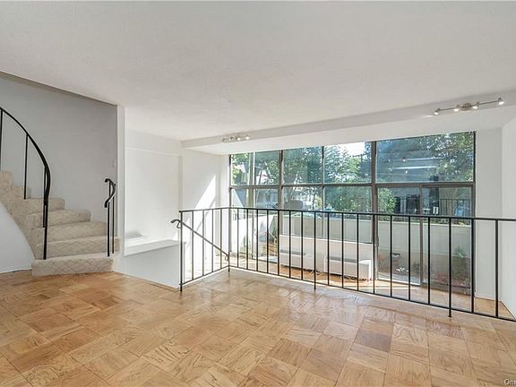 5th image of 15 Stewart Pl #1S