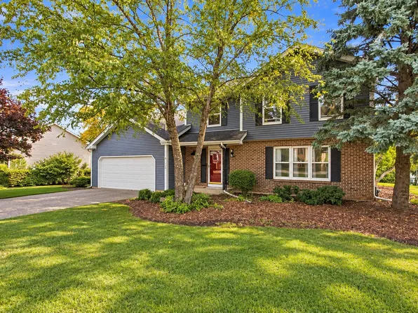 1320 Spring Hill Dr, Algonquin, IL 60102