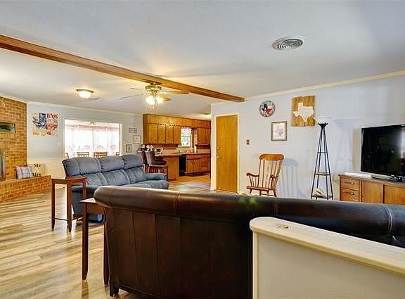 4th image of 1111 Crestwood Dr