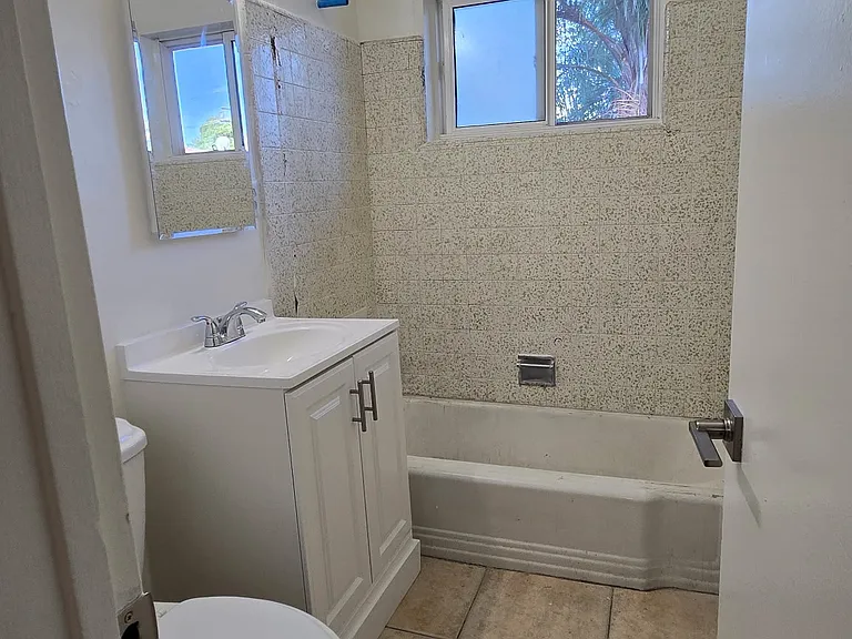 14310 Tiara St #4 — Photo 3