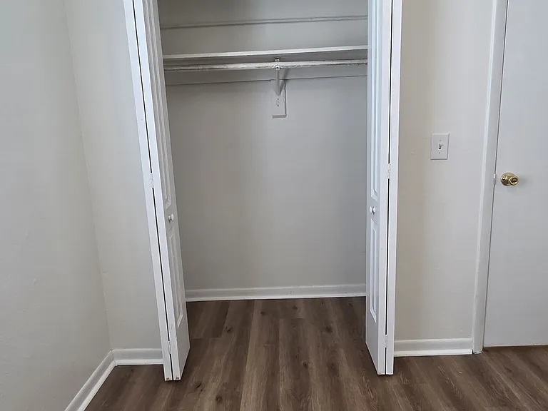 915 Ariana Apartment Community — Photo 11