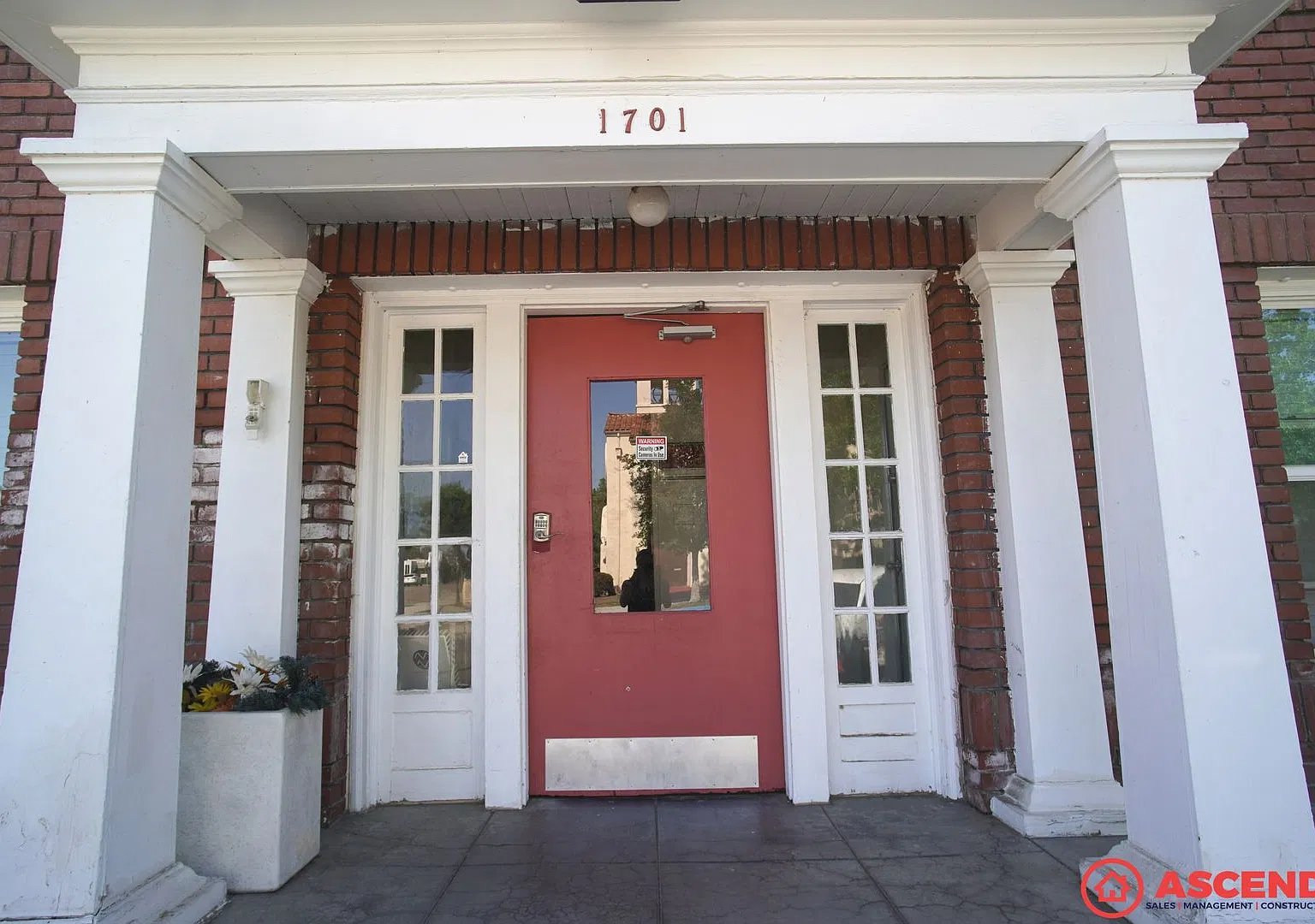 1701 B Street — Photo 3