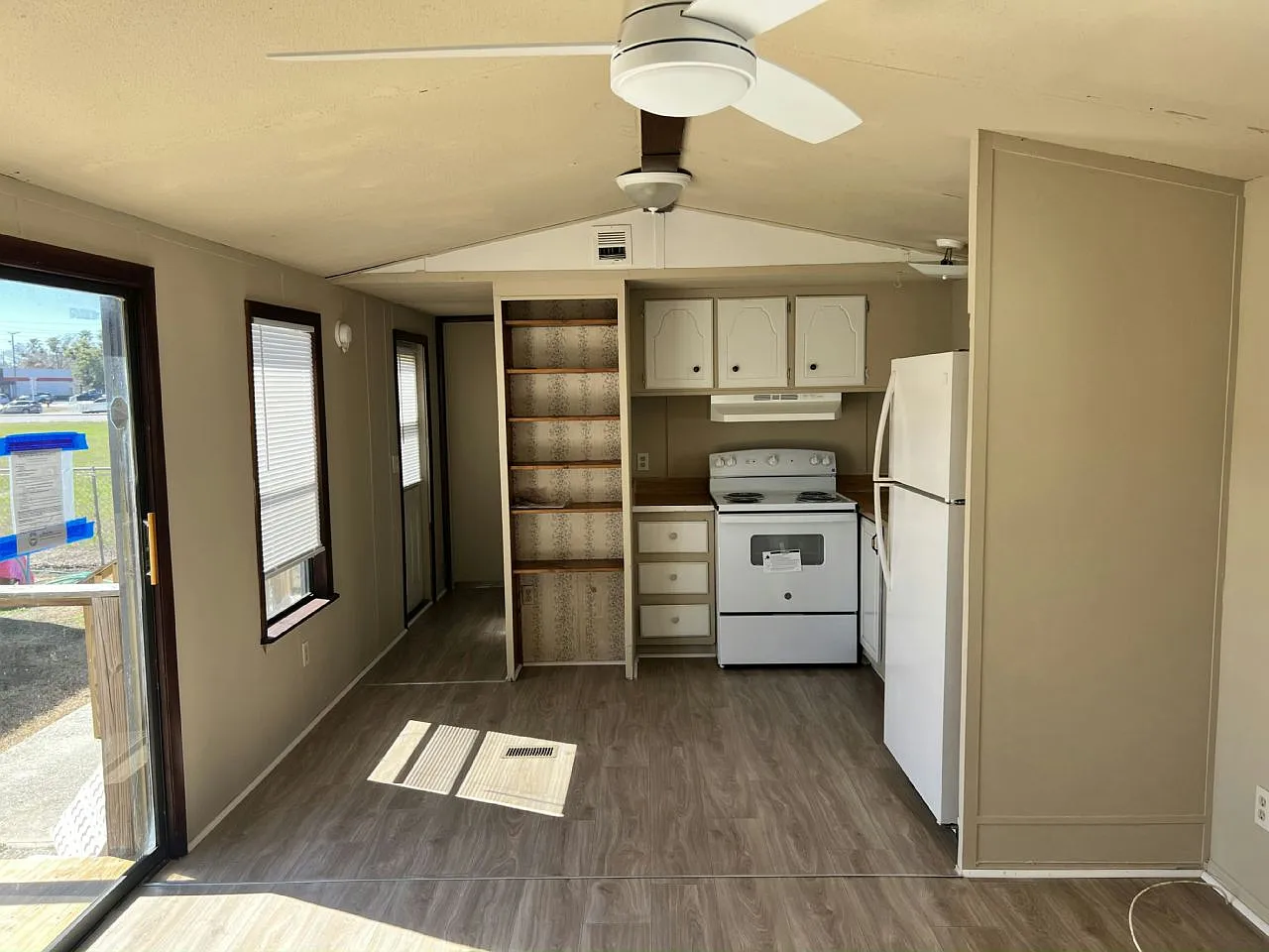 1 bed, 1.0 bath, $830 — Photo 3