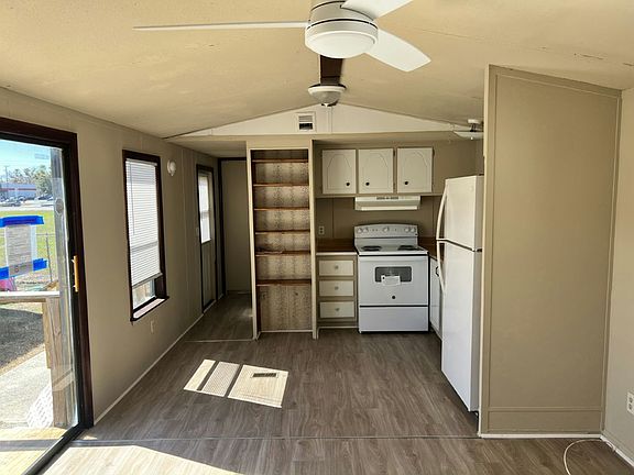3rd image of 1002 Locke St #82