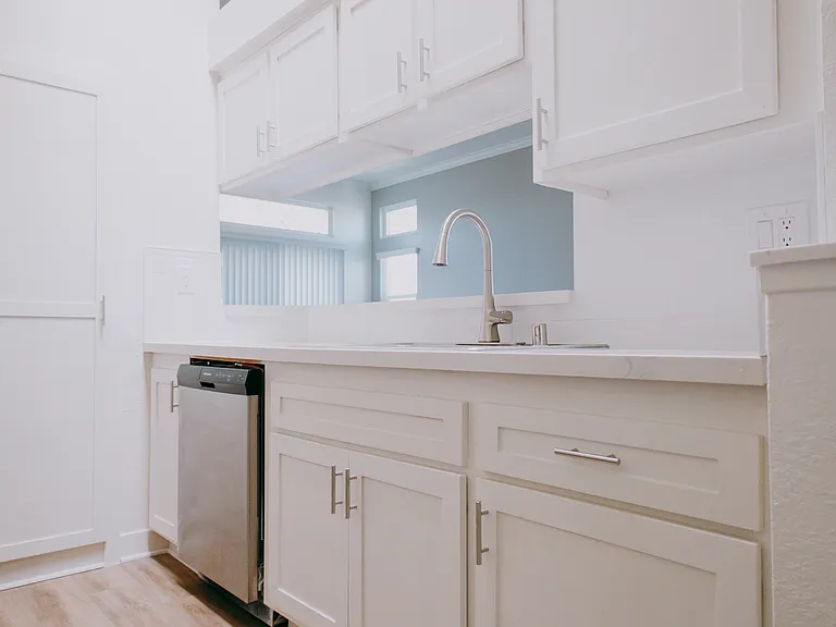 Meridian Apartments — Photo 24