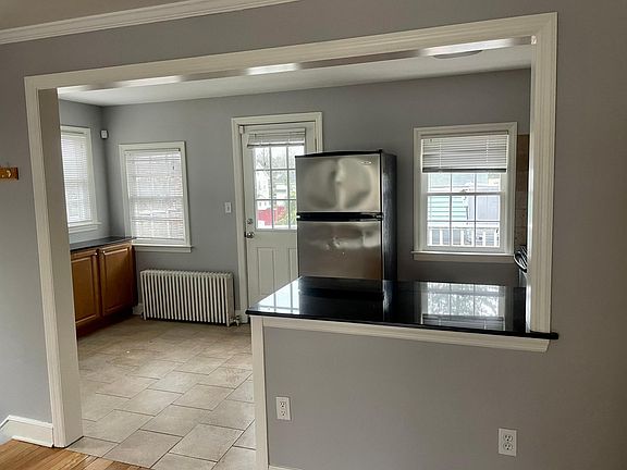 4th image of 1640 Whitney Ave Floor 2