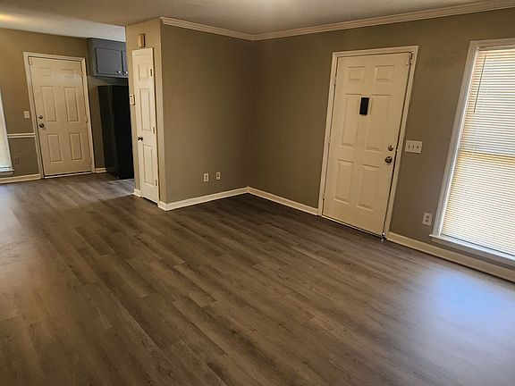 3rd image of 4430 Bonnell Dr NW Unit B