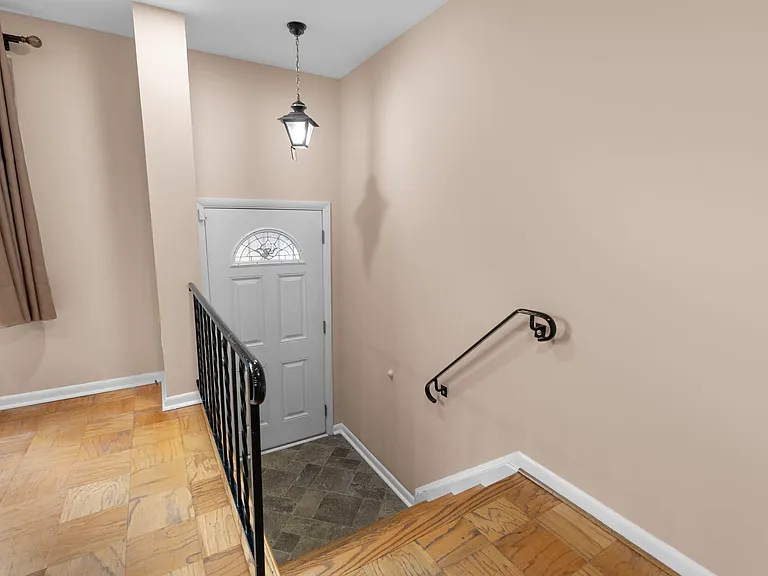 1029 Regina Dr — Photo 3