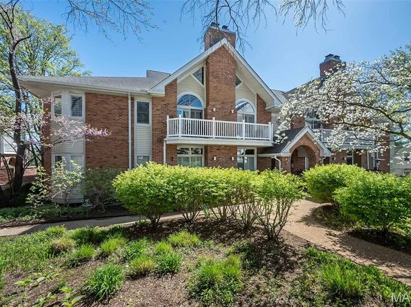 12 Country Club Ter, Saint Louis, MO 63122