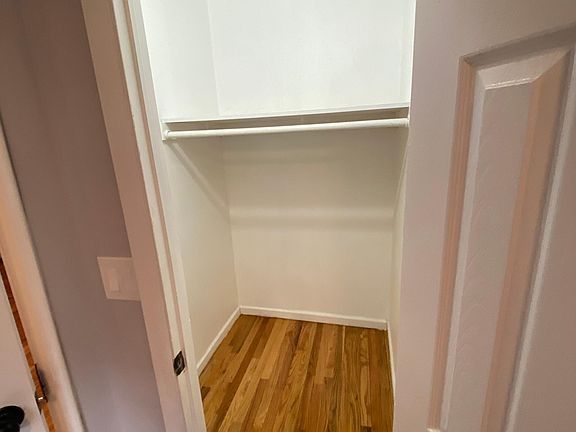 5th image of 2925 Laconia Ave