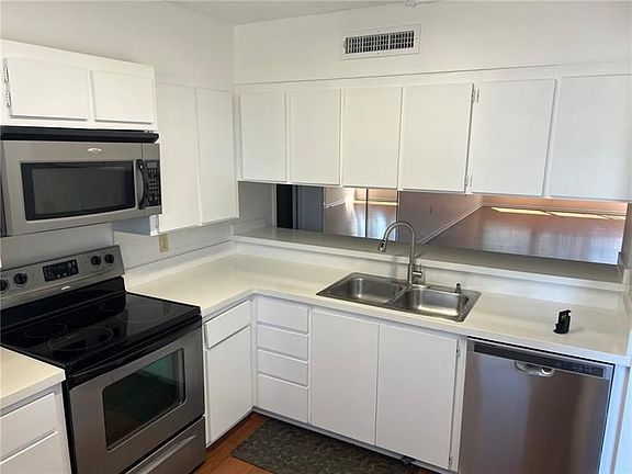 3rd image of 1711 Whitehall Dr APT 304