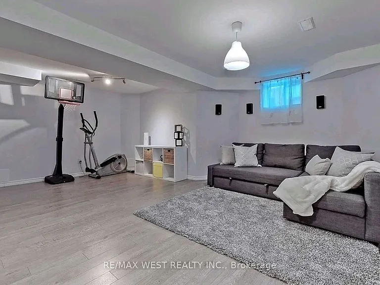 20 Winisk St — Photo 20