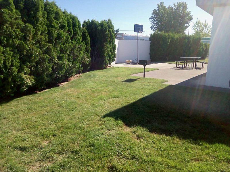 2nd image of 2219 E Isaacs Ave