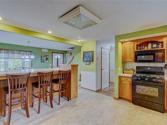 5th image of 1252 Washington St
