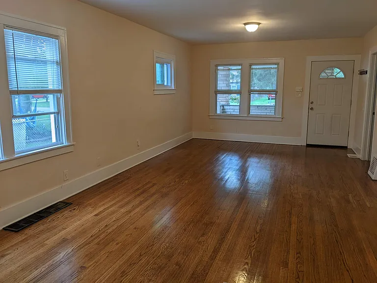 21344 Seminole St — Photo 6