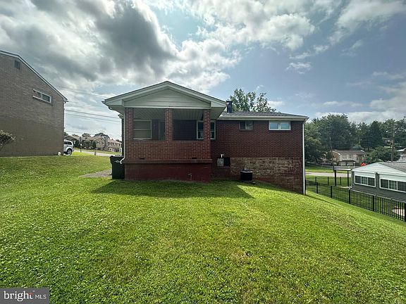 5th image of 550 Colonial Manor Rd
