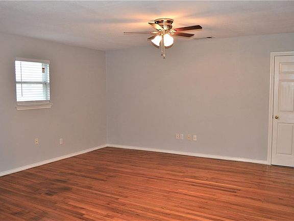 2nd image of 3711 Gene Ln