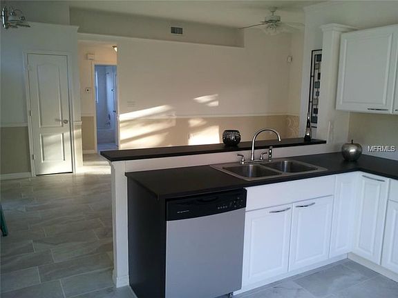3rd image of 2928 Twin Oaks Dr
