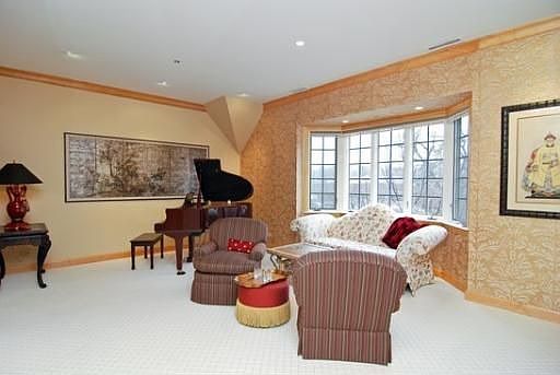 4th image of 521 Oakwood Ave APT 3A