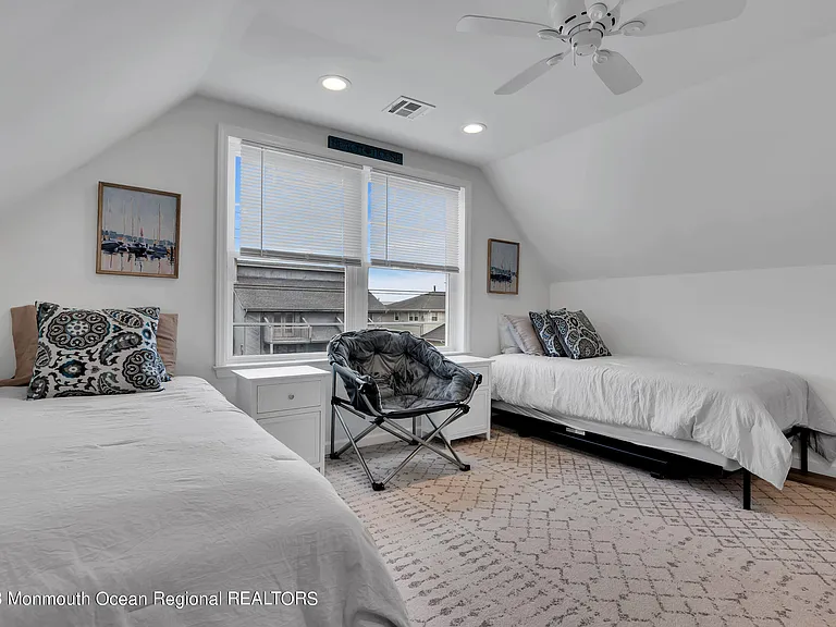 24 Virginia Ave — Photo 20