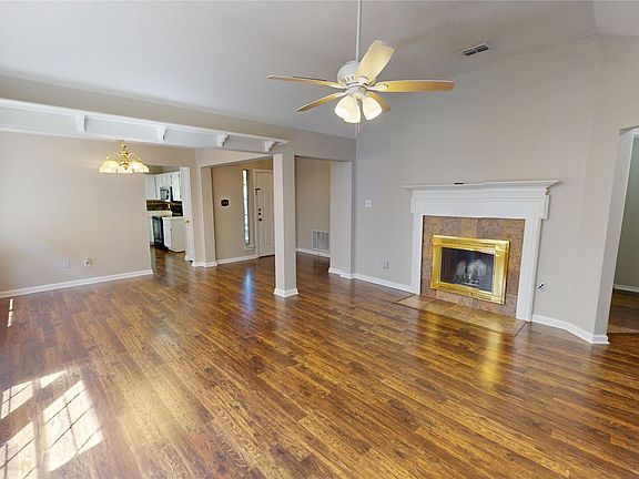 4th image of 729 Fawn Valley Dr