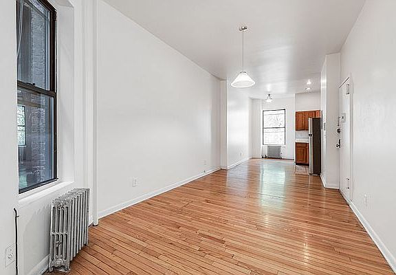 3rd image of 422 E 77th St APT 4E