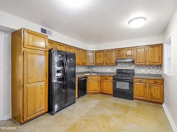 5th image of 6300 N Karlov Ave