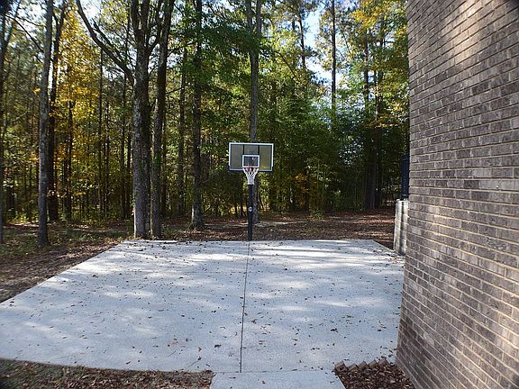 basketball court
