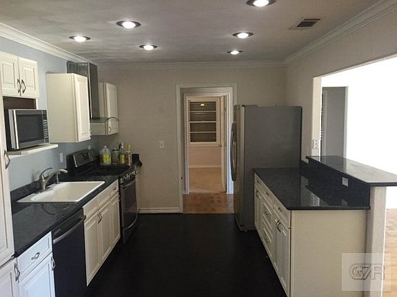 4th image of 7006 Sycamore Dr