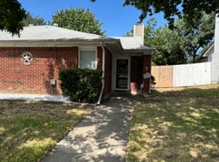 5812 Falconcrest Dr, Arlington, TX 76017