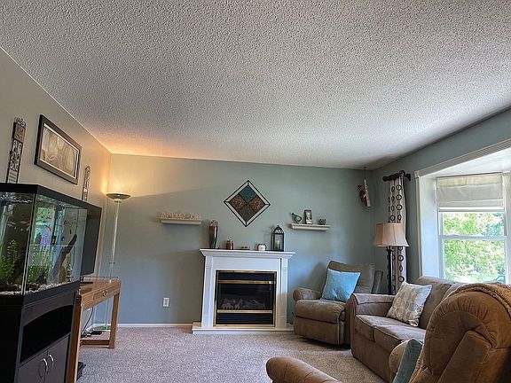 4th image of 215 Hill Ct