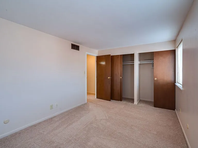 1123 Charleston Ct — Photo 11